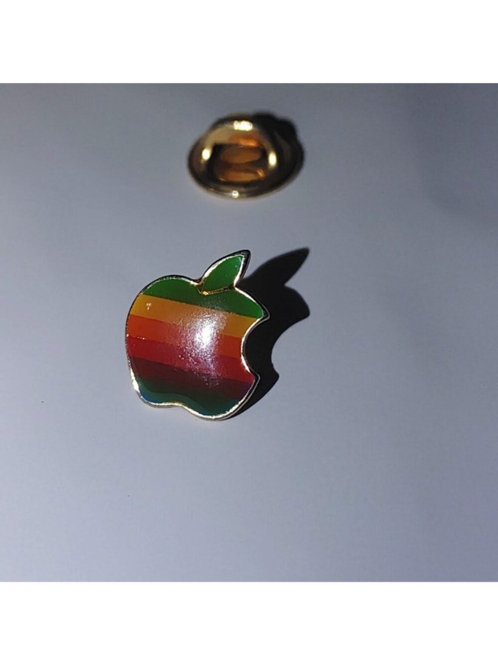 Rainbow Macintosh Apple Logo Pin Tack Lapel Vintage Gold Tone Retro Collectible - Picture 6 of 14
